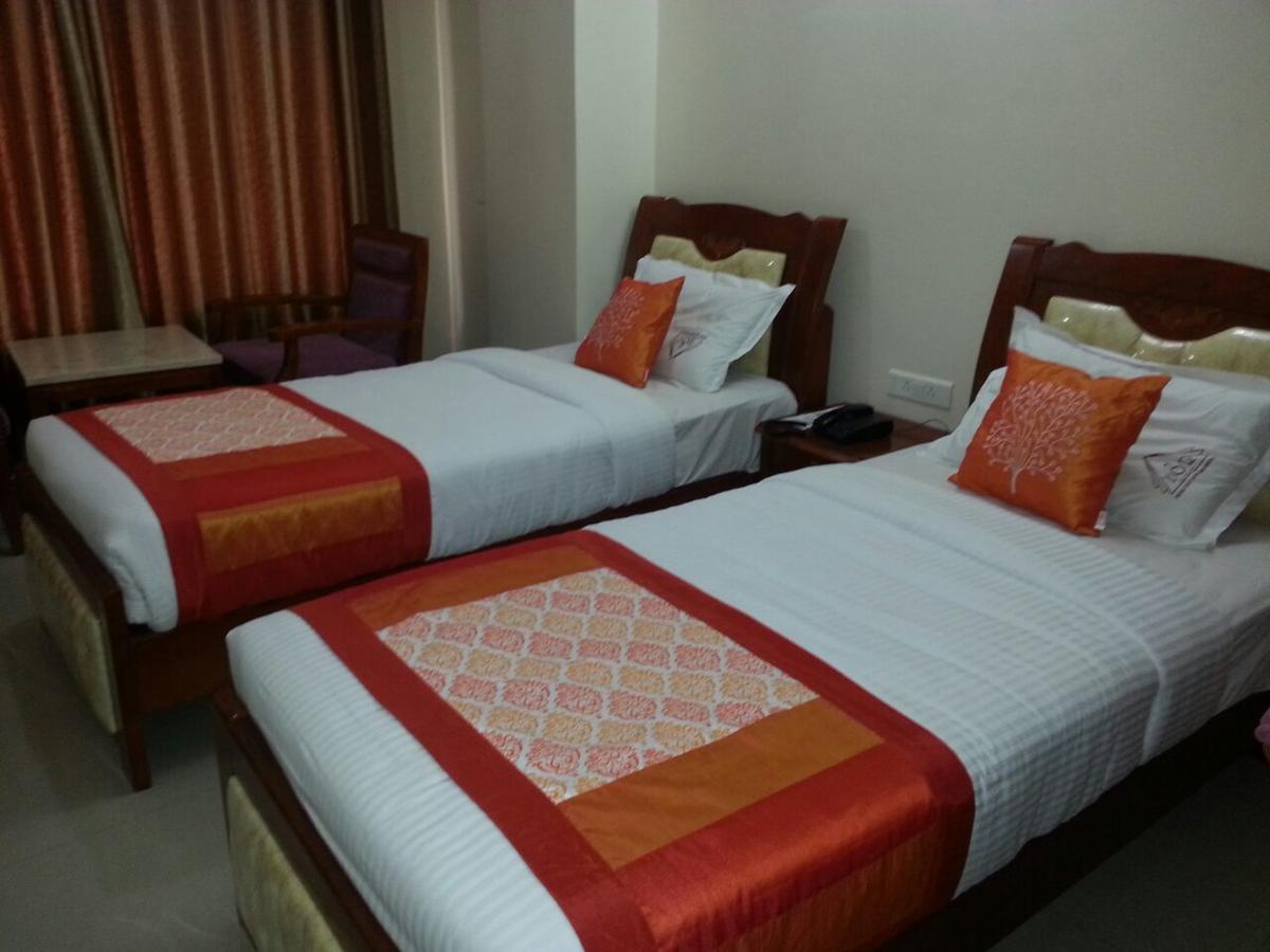 Hotel Shrivalli Residency Chennai Bagian luar foto